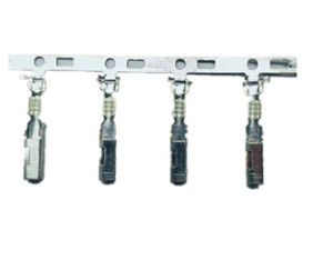 Konektor Kawat Dorong Tarik Otomatis 8240-4422 UL94 V-0 Instalasi Mudah Pasang